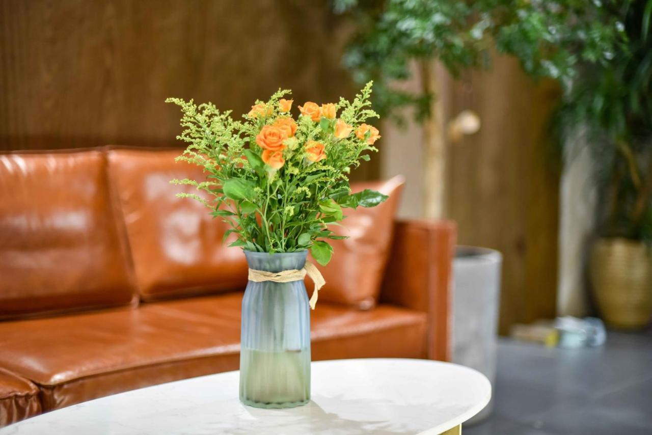 Hotel Xingshe Alley Courtyard Wangfujing Forbidden Branch - Breakfast Included & Speaking Reception & Free Wifi And Laundry & Hutong Culture & Cat-keeping & Flower-growing Terrace & One Day Tour Service & Free Coffee