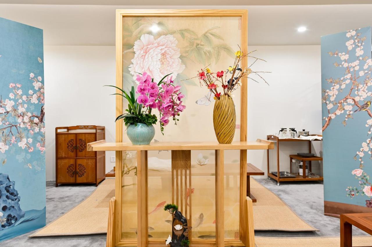 Xingshe Alley Courtyard Wangfujing Forbidden Branch - Breakfast Included & Speaking Reception & Free Wifi And Laundry & Hutong Culture & Cat-keeping & Flower-growing Terrace & One Day Tour Service & Free Coffee 4* Beijing