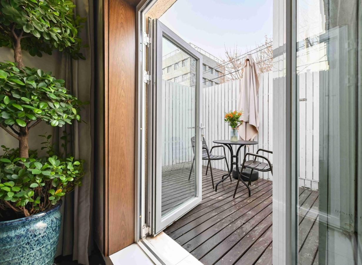 Hotel Xingshe Alley Courtyard Wangfujing Forbidden Branch - Breakfast Included & Speaking Reception & Free Wifi And Laundry & Hutong Culture & Cat-keeping & Flower-growing Terrace & One Day Tour Service & Free Coffee Beijing