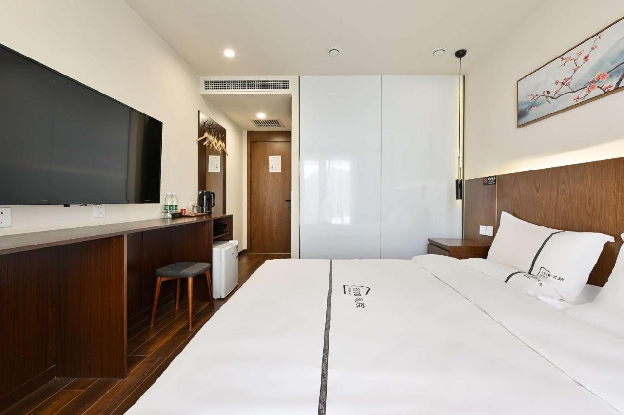 Xingshe Alley Courtyard Wangfujing Forbidden Branch - Breakfast Included & Speaking Reception & Free Wifi And Laundry & Hutong Culture & Cat-keeping & Flower-growing Terrace & One Day Tour Service & Free Coffee Hotel 4*