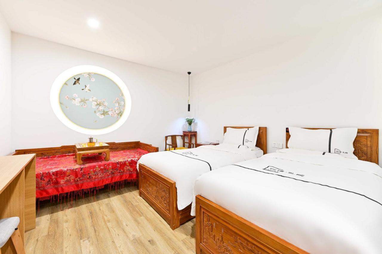 Xingshe Alley Courtyard Wangfujing Forbidden Branch - Breakfast Included & Speaking Reception & Free Wifi And Laundry & Hutong Culture & Cat-keeping & Flower-growing Terrace & One Day Tour Service & Free Coffee 4* Beijing
