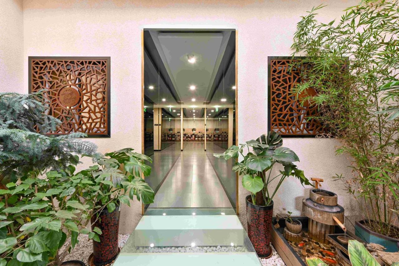 Xingshe Alley Courtyard Wangfujing Forbidden Branch - Breakfast Included & Speaking Reception & Free Wifi And Laundry & Hutong Culture & Cat-keeping & Flower-growing Terrace & One Day Tour Service & Free Coffee Hotel