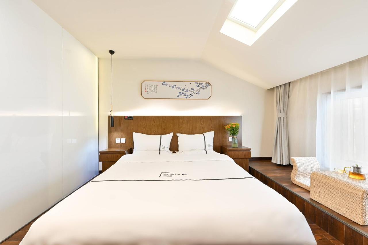 Xingshe Alley Courtyard Wangfujing Forbidden Branch - Breakfast Included & Speaking Reception & Free Wifi And Laundry & Hutong Culture & Cat-keeping & Flower-growing Terrace & One Day Tour Service & Free Coffee 4* Beijing