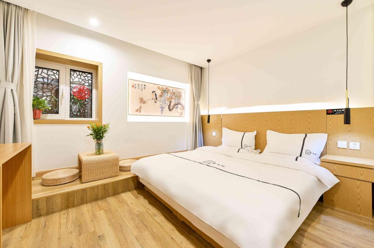 Xingshe Alley Courtyard Wangfujing Forbidden Branch - Breakfast Included & Speaking Reception & Free Wifi And Laundry & Hutong Culture & Cat-keeping & Flower-growing Terrace & One Day Tour Service & Free Coffee Hotel 4*