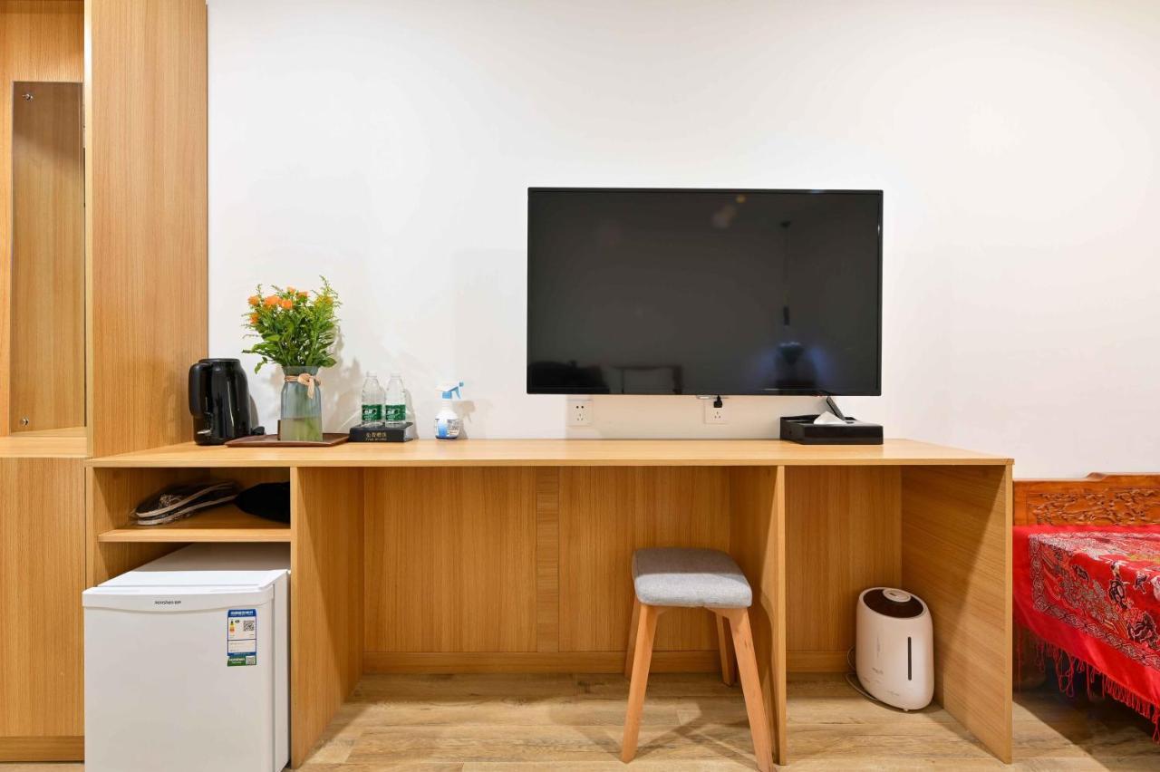Hotel Xingshe Alley Courtyard Wangfujing Forbidden Branch - Breakfast Included & Speaking Reception & Free Wifi And Laundry & Hutong Culture & Cat-keeping & Flower-growing Terrace & One Day Tour Service & Free Coffee 4*