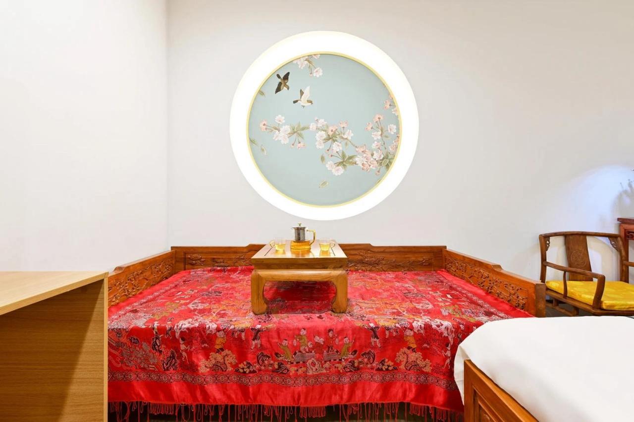 Xingshe Alley Courtyard Wangfujing Forbidden Branch - Breakfast Included & Speaking Reception & Free Wifi And Laundry & Hutong Culture & Cat-keeping & Flower-growing Terrace & One Day Tour Service & Free Coffee