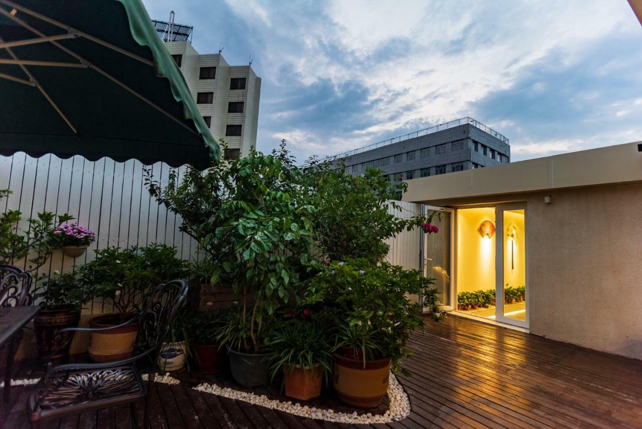Xingshe Alley Courtyard Wangfujing Forbidden Branch - Breakfast Included & Speaking Reception & Free Wifi And Laundry & Hutong Culture & Cat-keeping & Flower-growing Terrace & One Day Tour Service & Free Coffee 4*