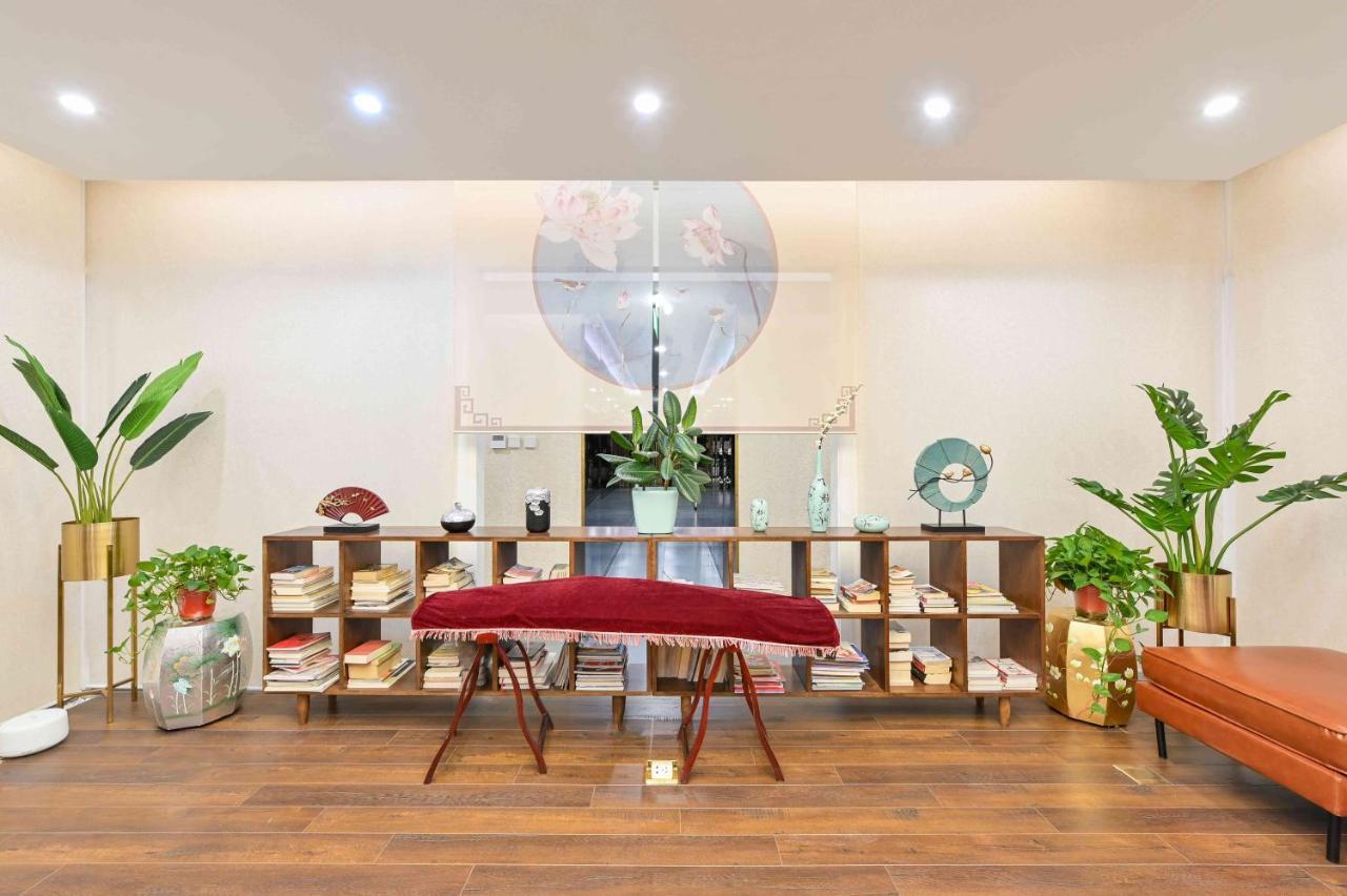 Hotel Xingshe Alley Courtyard Wangfujing Forbidden Branch - Breakfast Included & Speaking Reception & Free Wifi And Laundry & Hutong Culture & Cat-keeping & Flower-growing Terrace & One Day Tour Service & Free Coffee