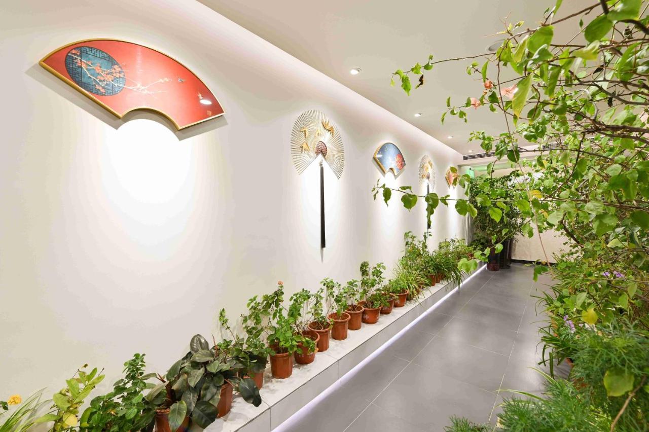 Xingshe Alley Courtyard Wangfujing Forbidden Branch - Breakfast Included & Speaking Reception & Free Wifi And Laundry & Hutong Culture & Cat-keeping & Flower-growing Terrace & One Day Tour Service & Free Coffee