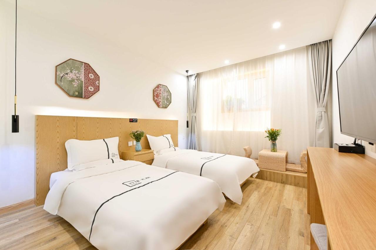 Xingshe Alley Courtyard Wangfujing Forbidden Branch - Breakfast Included & Speaking Reception & Free Wifi And Laundry & Hutong Culture & Cat-keeping & Flower-growing Terrace & One Day Tour Service & Free Coffee Beijing