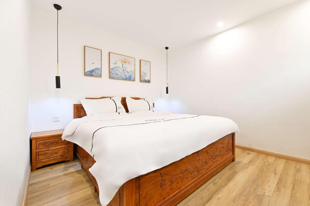 Xingshe Alley Courtyard Wangfujing Forbidden Branch - Breakfast Included & Speaking Reception & Free Wifi And Laundry & Hutong Culture & Cat-keeping & Flower-growing Terrace & One Day Tour Service & Free Coffee 4* Beijing