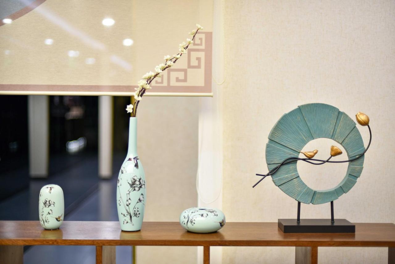 Xingshe Alley Courtyard Wangfujing Forbidden Branch - Breakfast Included & Speaking Reception & Free Wifi And Laundry & Hutong Culture & Cat-keeping & Flower-growing Terrace & One Day Tour Service & Free Coffee Hotel