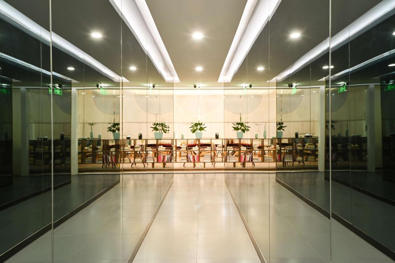 Xingshe Alley Courtyard Wangfujing Forbidden Branch - Breakfast Included & Speaking Reception & Free Wifi And Laundry & Hutong Culture & Cat-keeping & Flower-growing Terrace & One Day Tour Service & Free Coffee Hotel