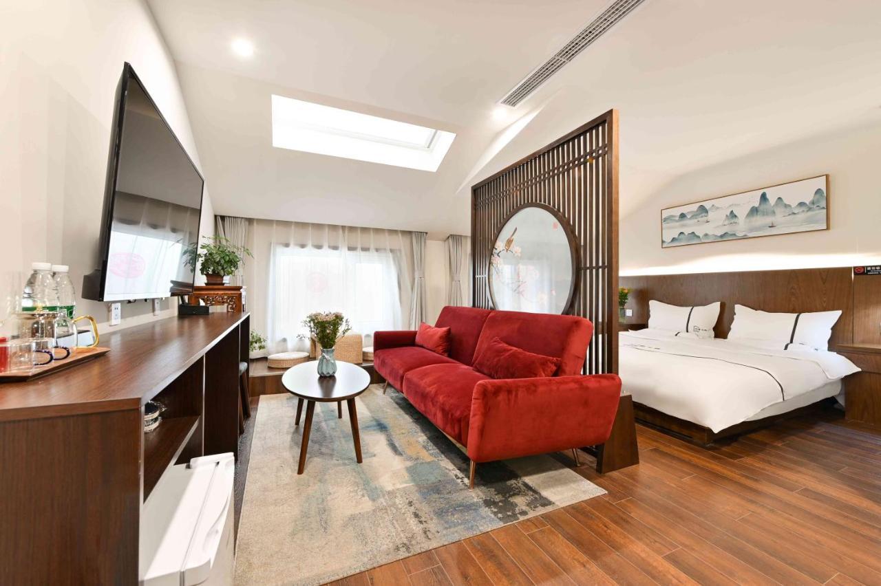 Xingshe Alley Courtyard Wangfujing Forbidden Branch - Breakfast Included & Speaking Reception & Free Wifi And Laundry & Hutong Culture & Cat-keeping & Flower-growing Terrace & One Day Tour Service & Free Coffee Hotel Beijing