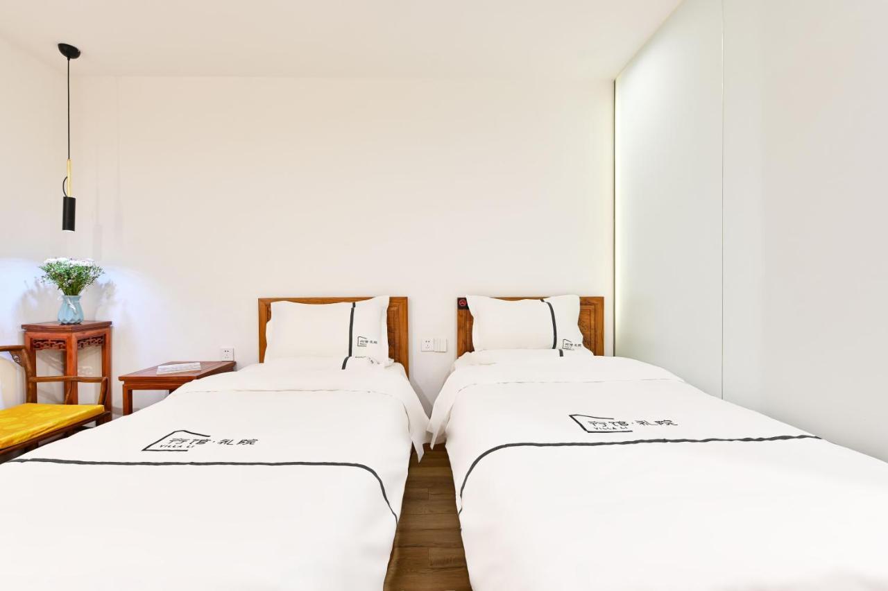 Xingshe Alley Courtyard Wangfujing Forbidden Branch - Breakfast Included & Speaking Reception & Free Wifi And Laundry & Hutong Culture & Cat-keeping & Flower-growing Terrace & One Day Tour Service & Free Coffee 4* Beijing