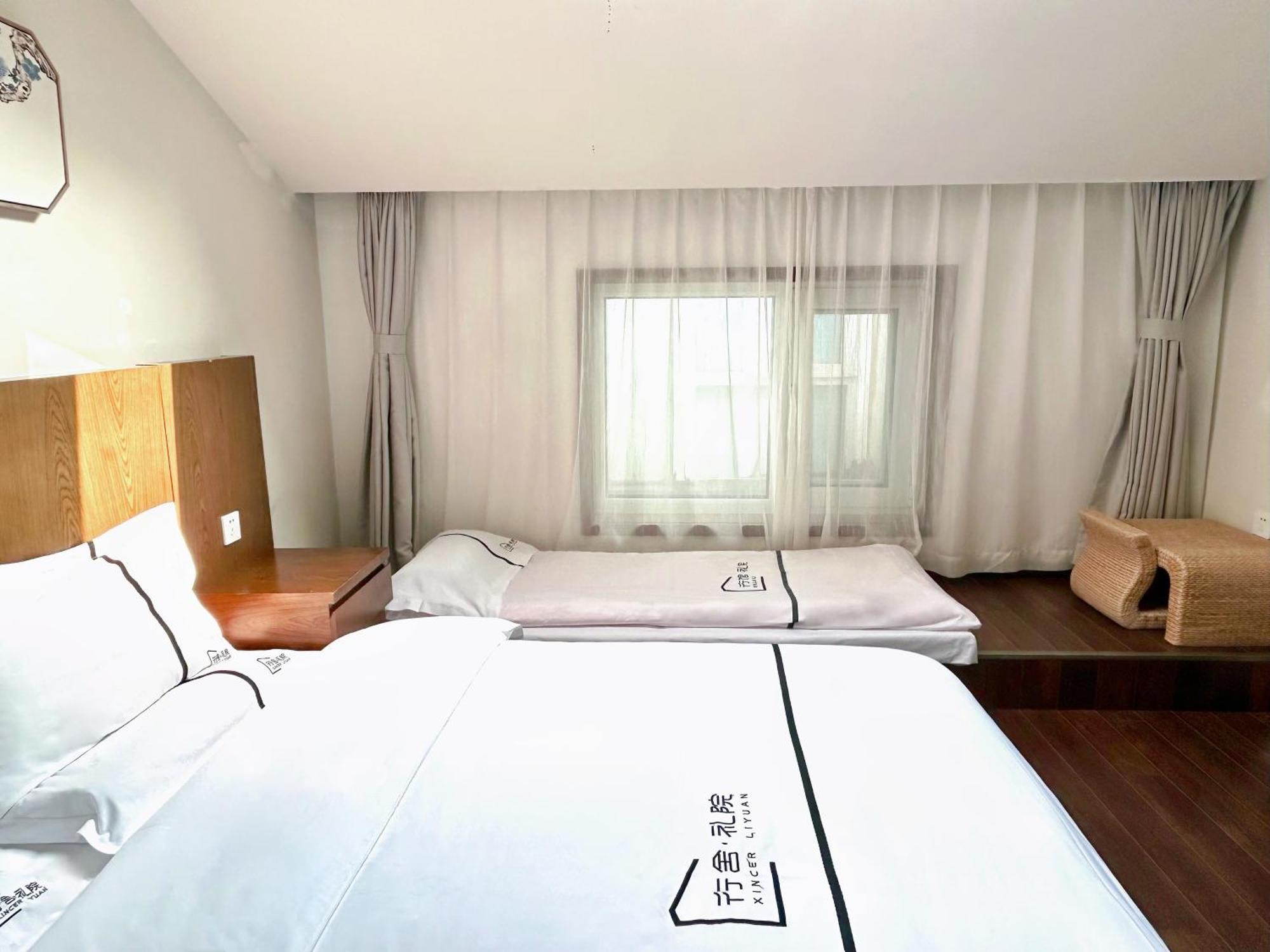 Xingshe Alley Courtyard Wangfujing Forbidden Branch - Breakfast Included & Speaking Reception & Free Wifi And Laundry & Hutong Culture & Cat-keeping & Flower-growing Terrace & One Day Tour Service & Free Coffee 4* Beijing