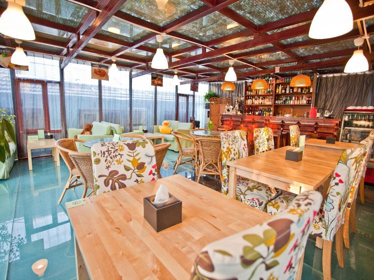 Xingshe Alley Courtyard Wangfujing Forbidden Branch - Breakfast Included & Speaking Reception & Free Wifi And Laundry & Hutong Culture & Cat-keeping & Flower-growing Terrace & One Day Tour Service & Free Coffee Hotel 4*