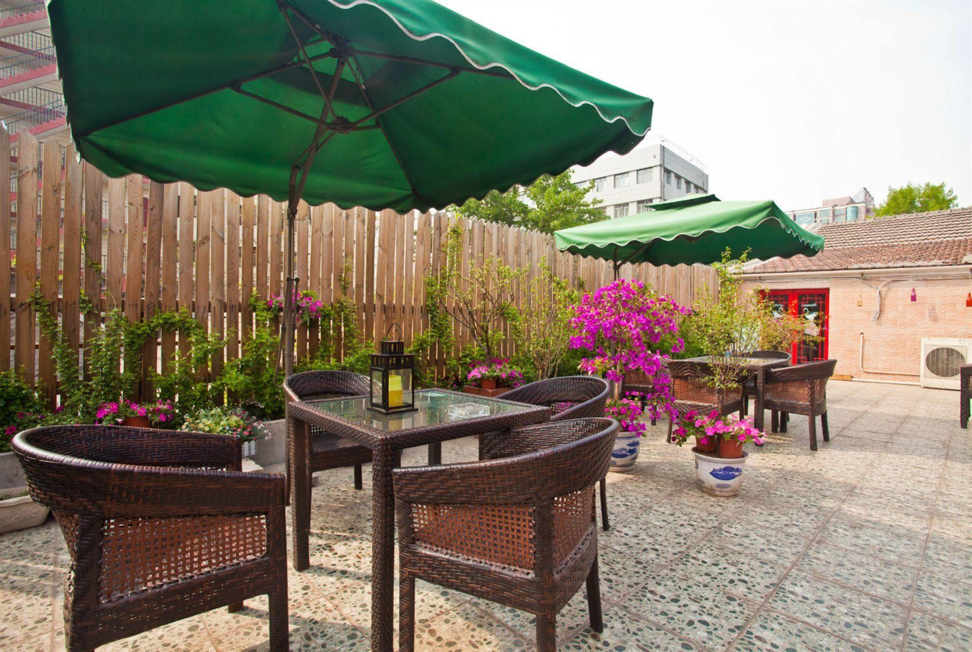 Xingshe Alley Courtyard Wangfujing Forbidden Branch - Breakfast Included & Speaking Reception & Free Wifi And Laundry & Hutong Culture & Cat-keeping & Flower-growing Terrace & One Day Tour Service & Free Coffee