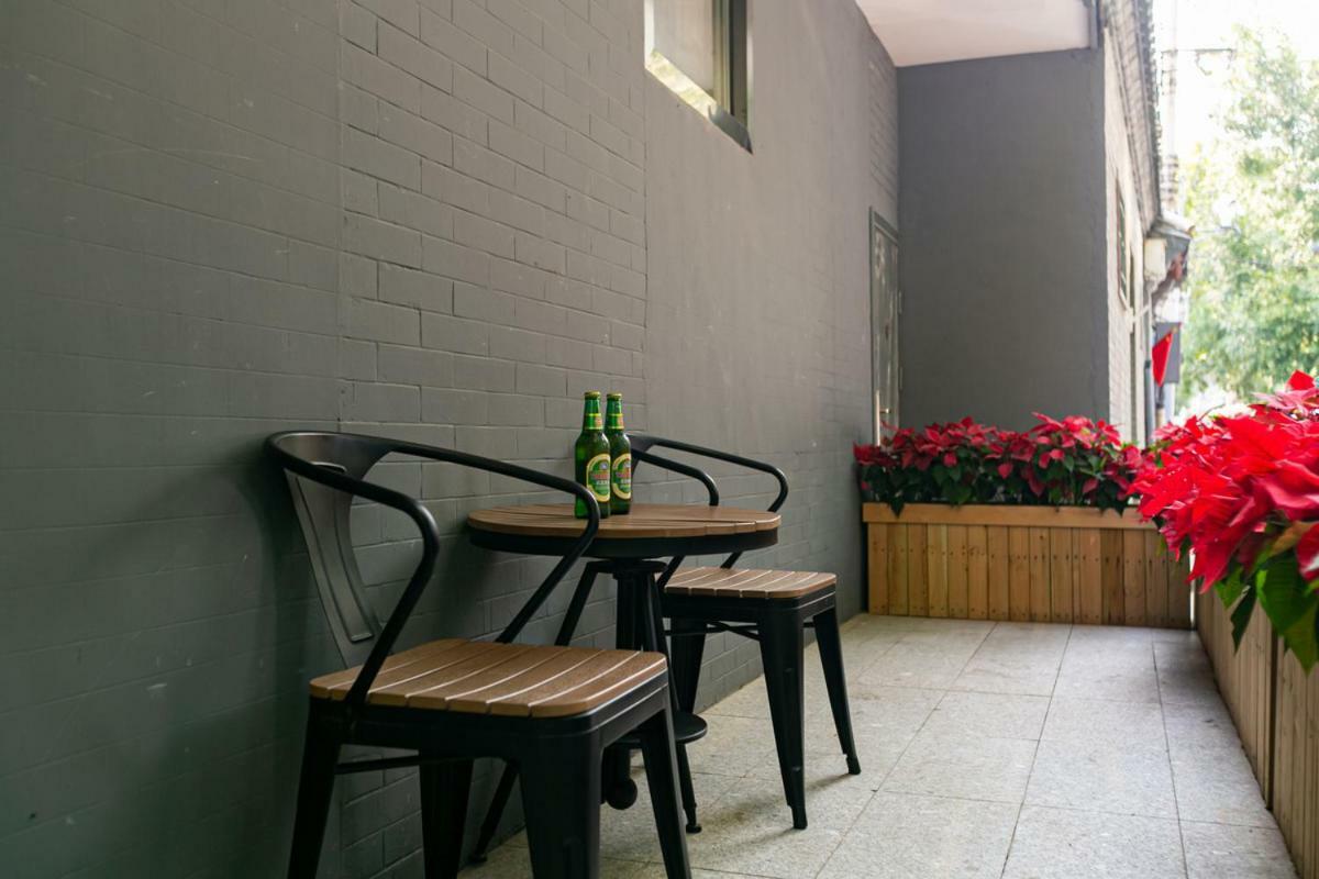 Xingshe Alley Courtyard Wangfujing Forbidden Branch - Breakfast Included & Speaking Reception & Free Wifi And Laundry & Hutong Culture & Cat-keeping & Flower-growing Terrace & One Day Tour Service & Free Coffee Beijing